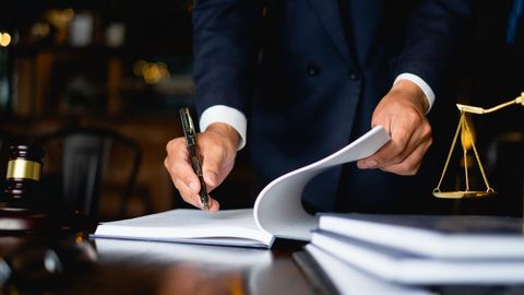 Absconding in the UAE: rules, process, and removal guide