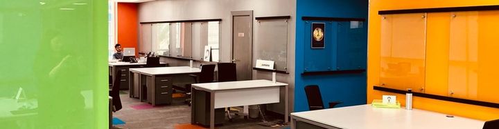 What is a Flexi Desk in Dubai? A Complete Guide for UAE Business Setup